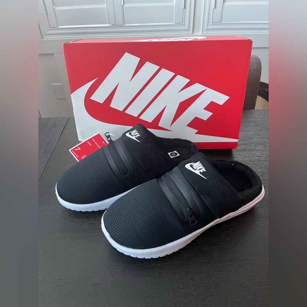 Nike Burrow
Women's Slipper